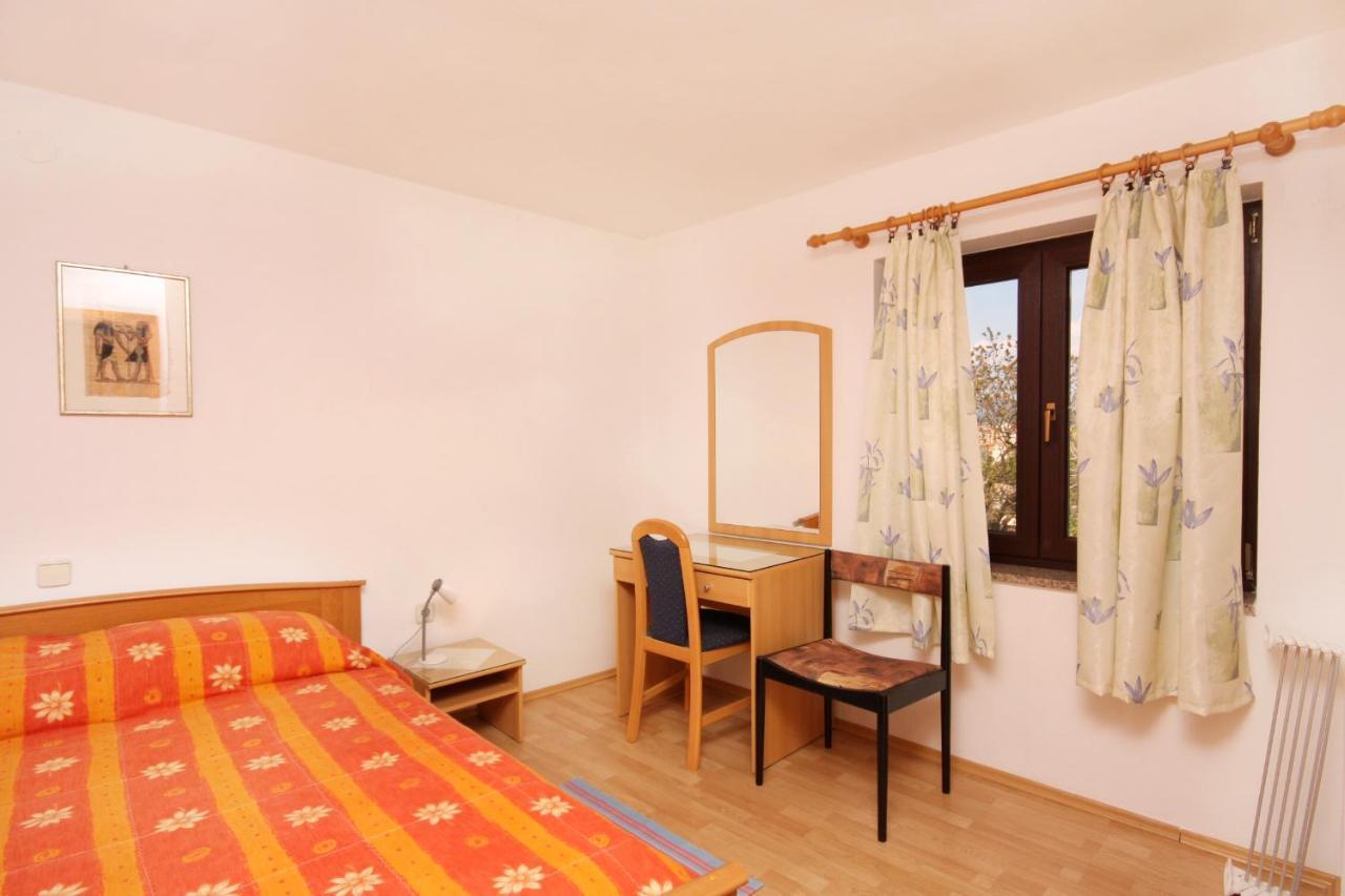 Apartments And Rooms With Parking Space Vrbnik, Krk - 5301 Luaran gambar