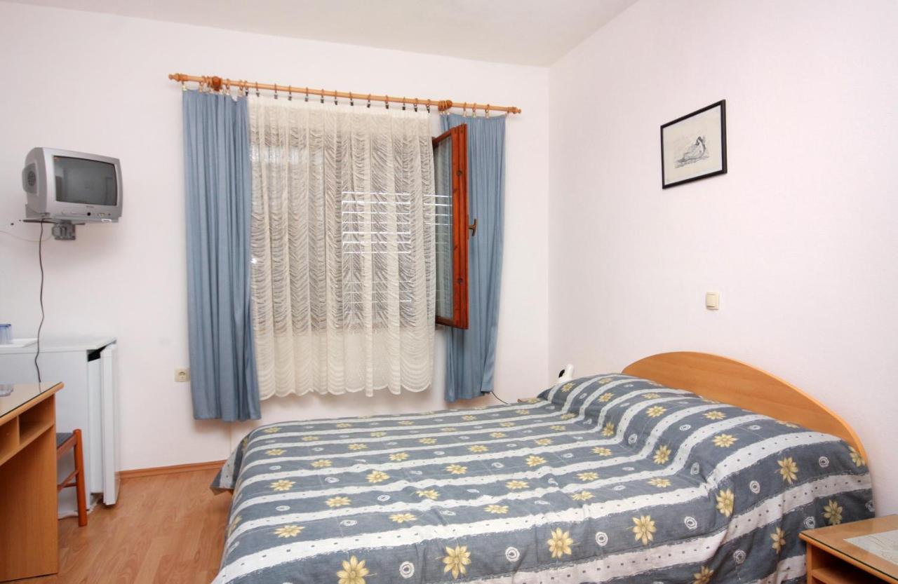 Apartments And Rooms With Parking Space Vrbnik, Krk - 5301 Luaran gambar
