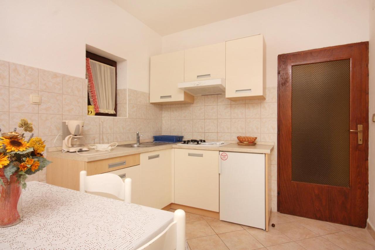 Apartments And Rooms With Parking Space Vrbnik, Krk - 5301 Luaran gambar