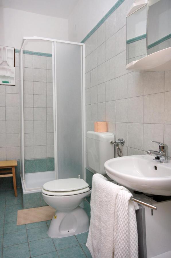 Apartments And Rooms With Parking Space Vrbnik, Krk - 5301 Luaran gambar