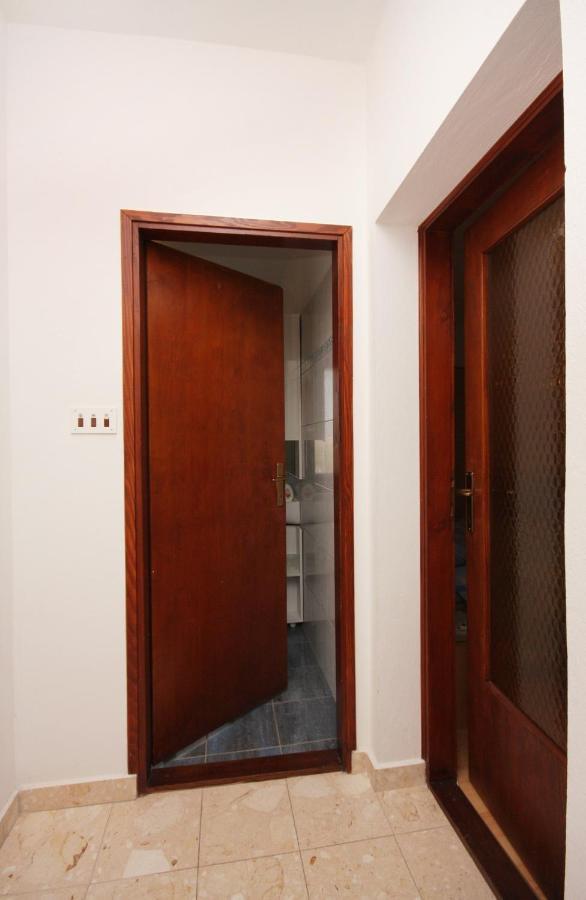 Apartments And Rooms With Parking Space Vrbnik, Krk - 5301 Luaran gambar