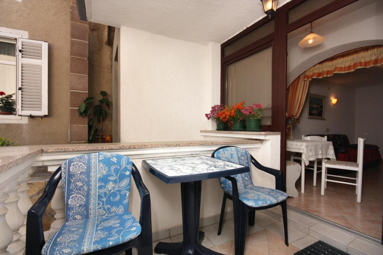 Apartments And Rooms With Parking Space Vrbnik, Krk - 5301 Luaran gambar